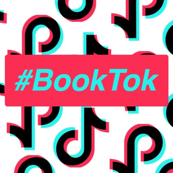 TikToks logo flere gange på hvid baggrund med en pink boks i midten og teksten "#BookTok" i turkis